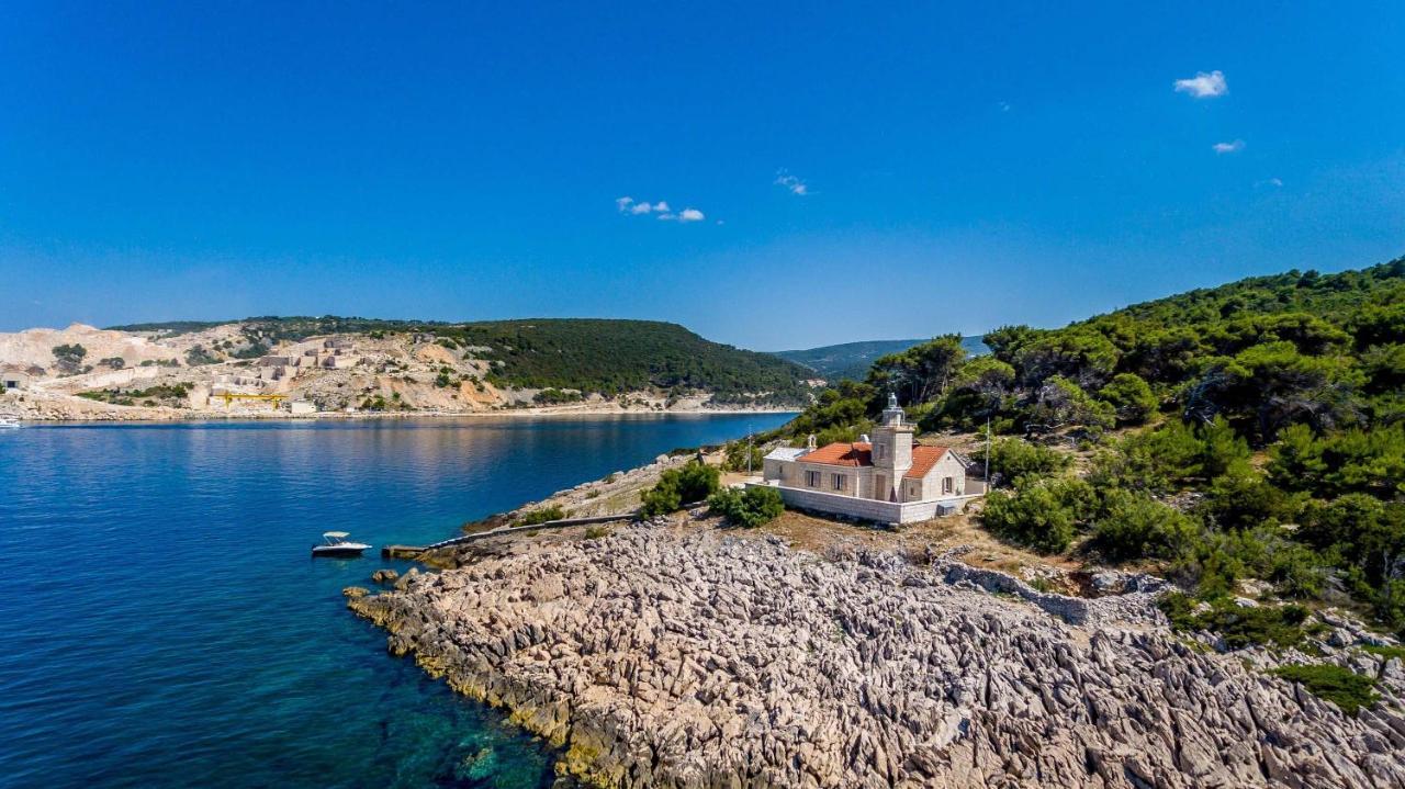 Apartment Lighthouse St, Nicholas Pucisca Pucisca